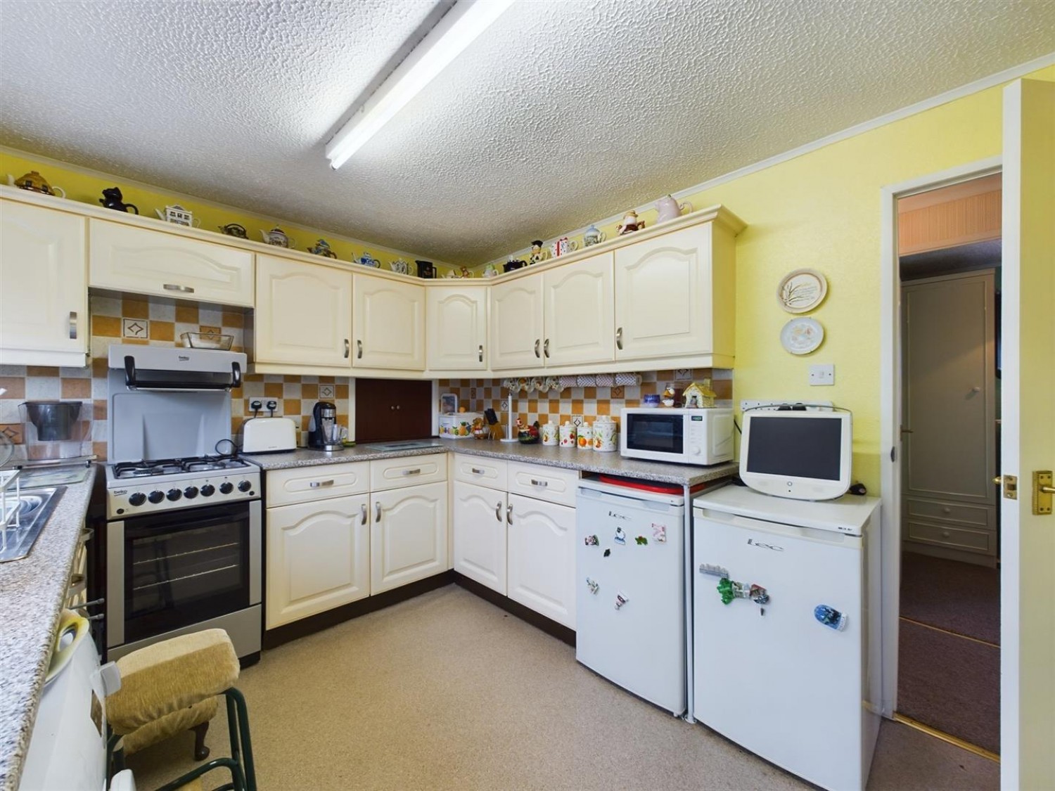 3 bedroom Park home for Sale Avondale, North Hykeham, Lincoln