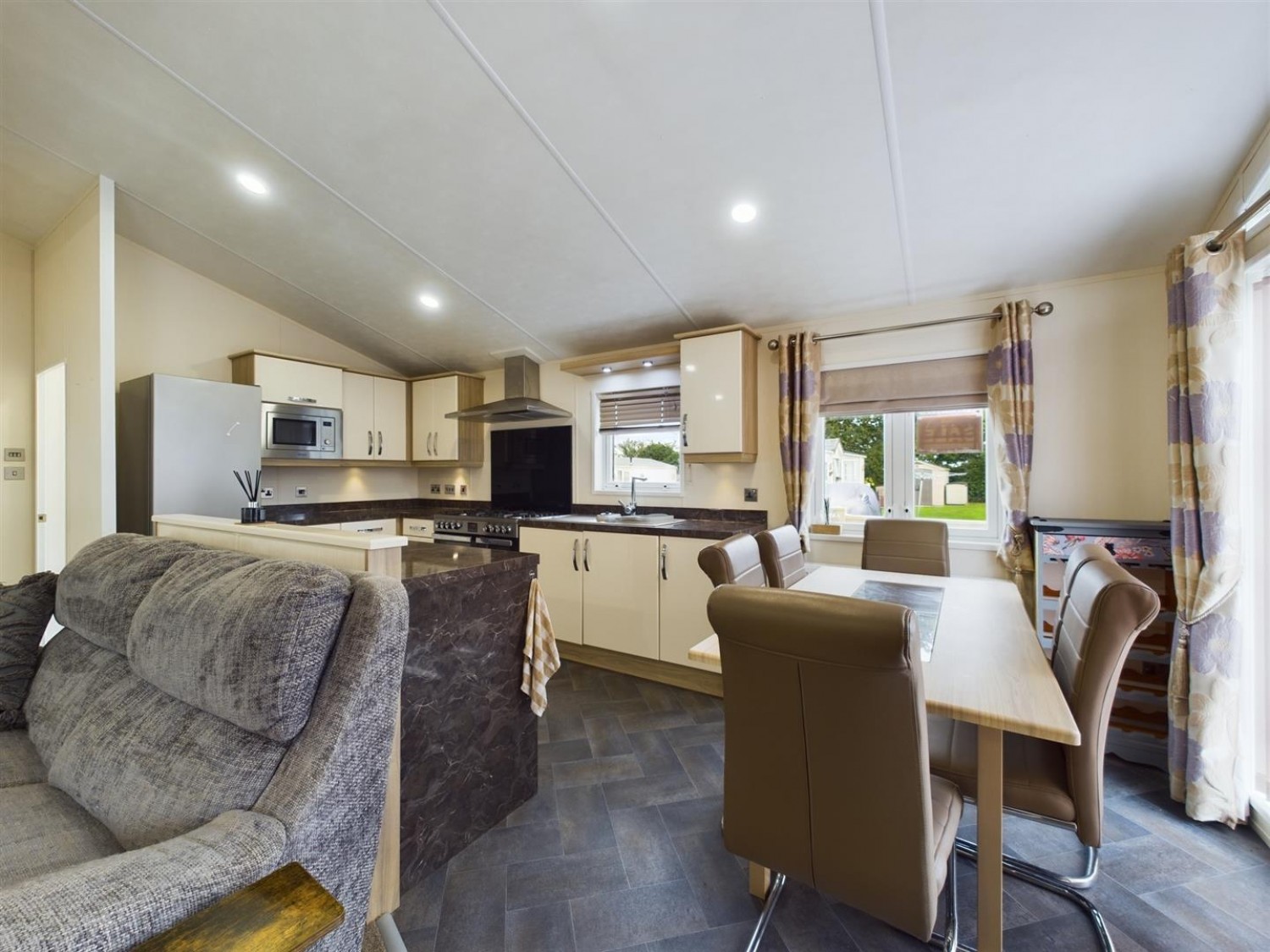 2 bedroom Park home for Sale Cathedral View, Newark Road, Lincoln