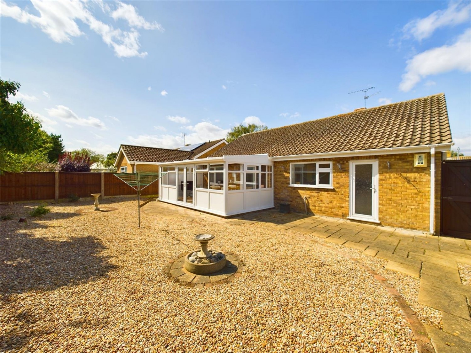 2 bedroom Bungalow for Sale Oulton Close, North Hykeham, Lincoln