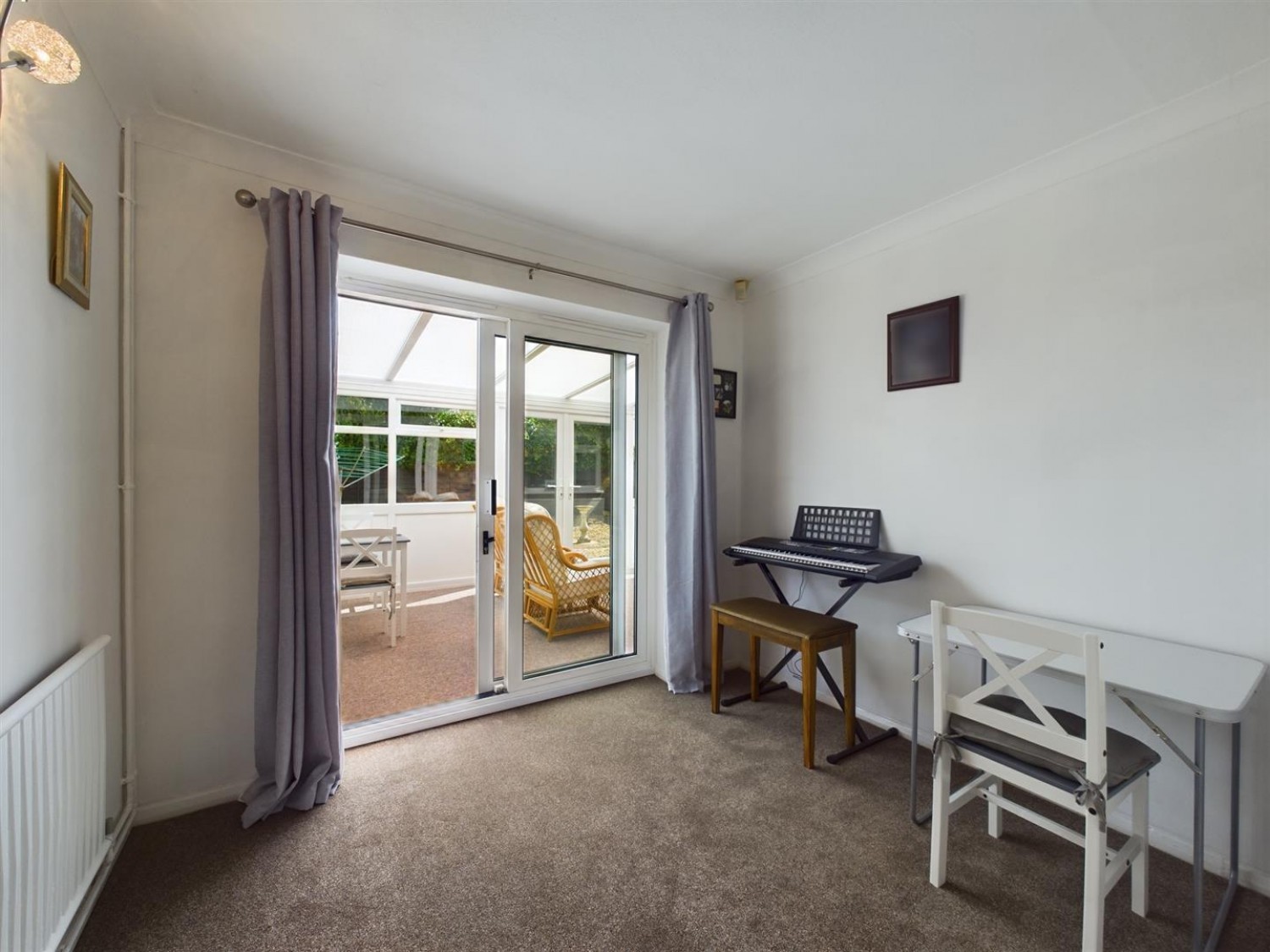 2 bedroom Bungalow for Sale Oulton Close, North Hykeham, Lincoln