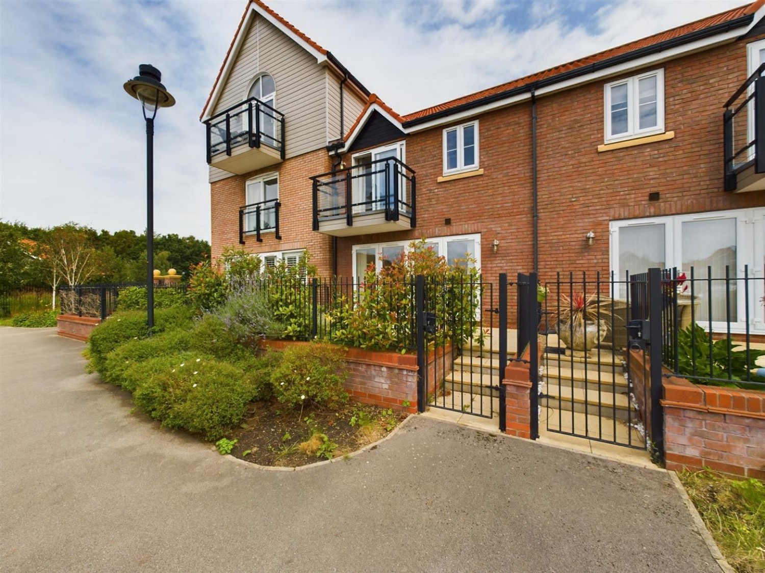 3 bedroom House for Sale The Quays, Burton Waters