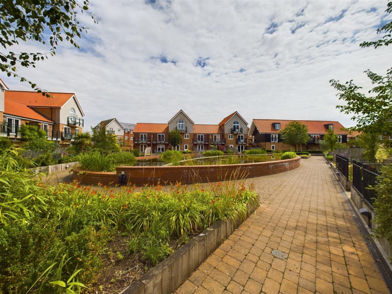 3 bedroom House for Sale The Quays, Burton Waters