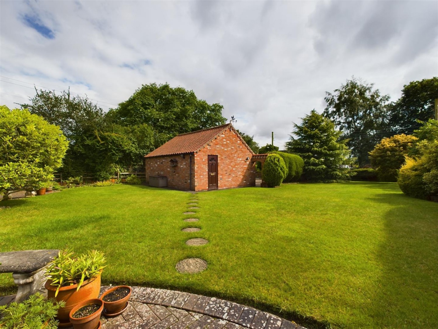 4 bedroom House for Sale Main Street, Thorpe-on-the-hill, Lincoln