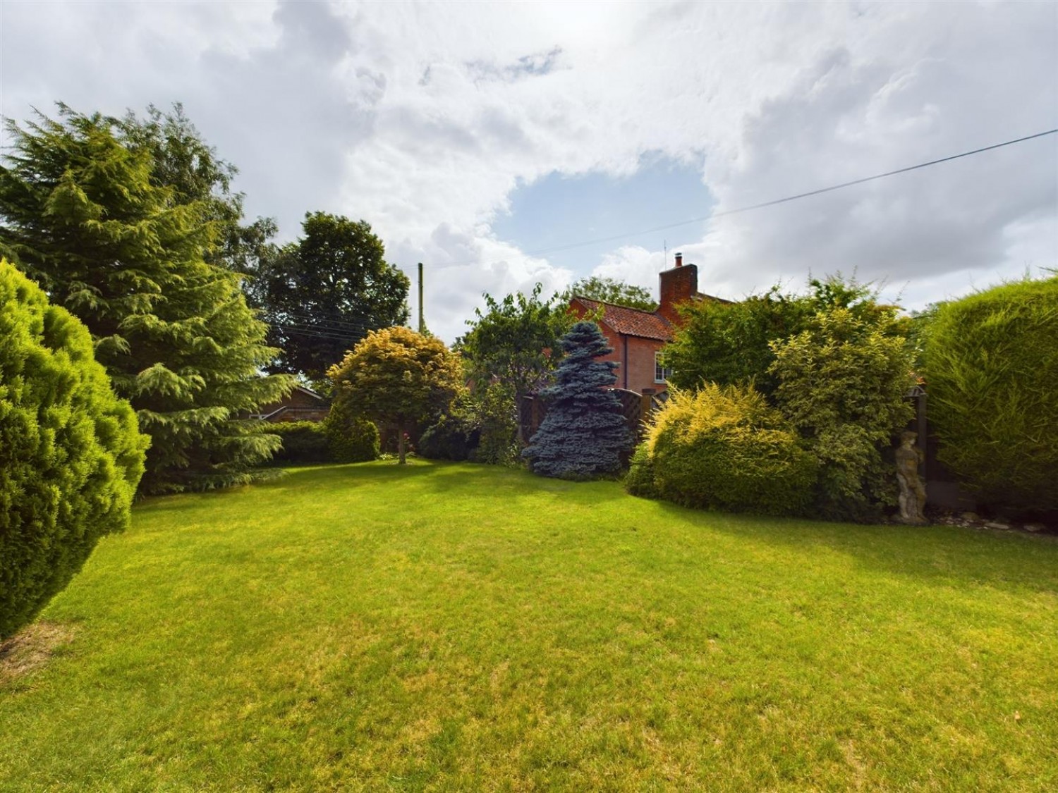 4 bedroom House for Sale Main Street, Thorpe-on-the-hill, Lincoln