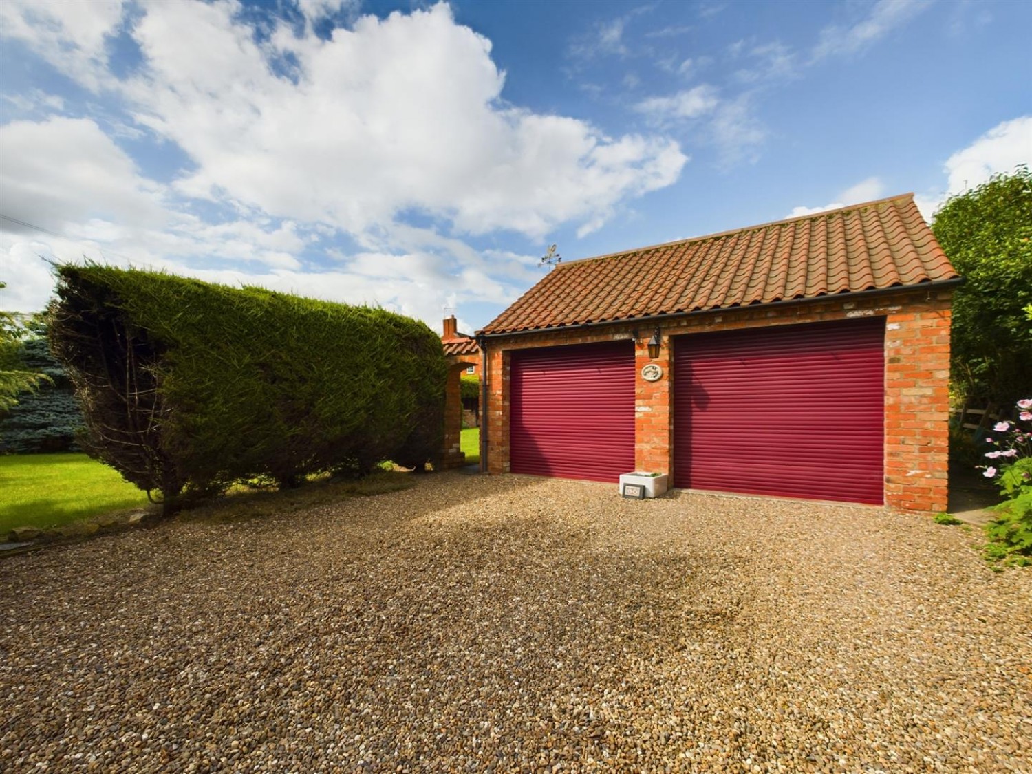 4 bedroom House for Sale Main Street, Thorpe-on-the-hill, Lincoln