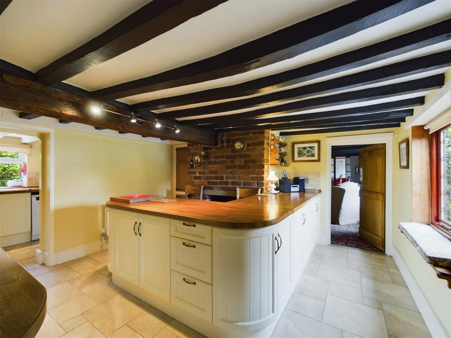 4 bedroom House for Sale Main Street, Thorpe-on-the-hill, Lincoln