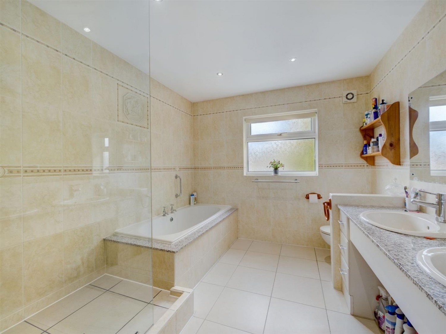 5 bedroom House for Sale Shearwater Road, Lincoln