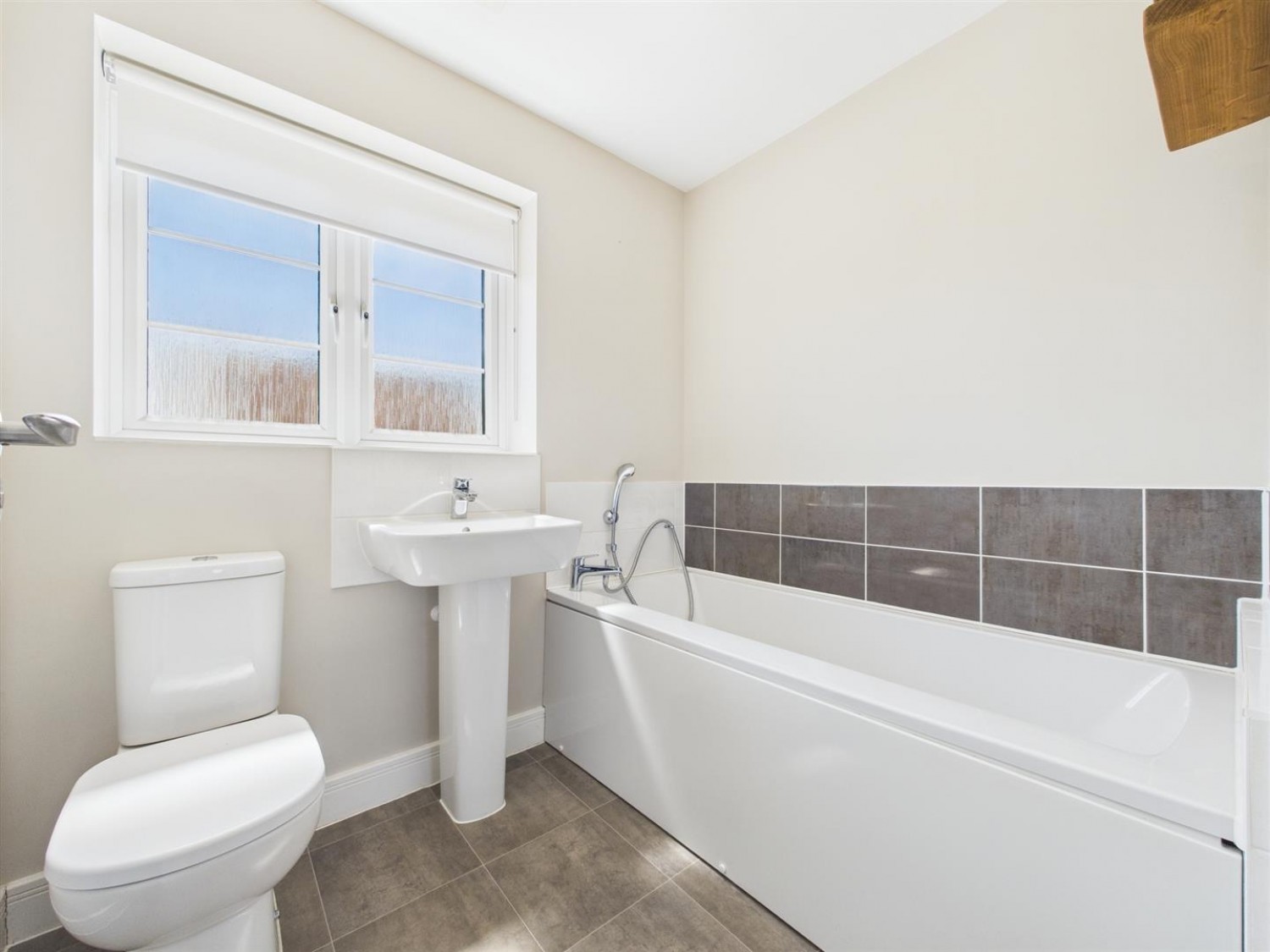 3 bedroom House for Sale Top Farm Avenue, Navenby, Lincoln