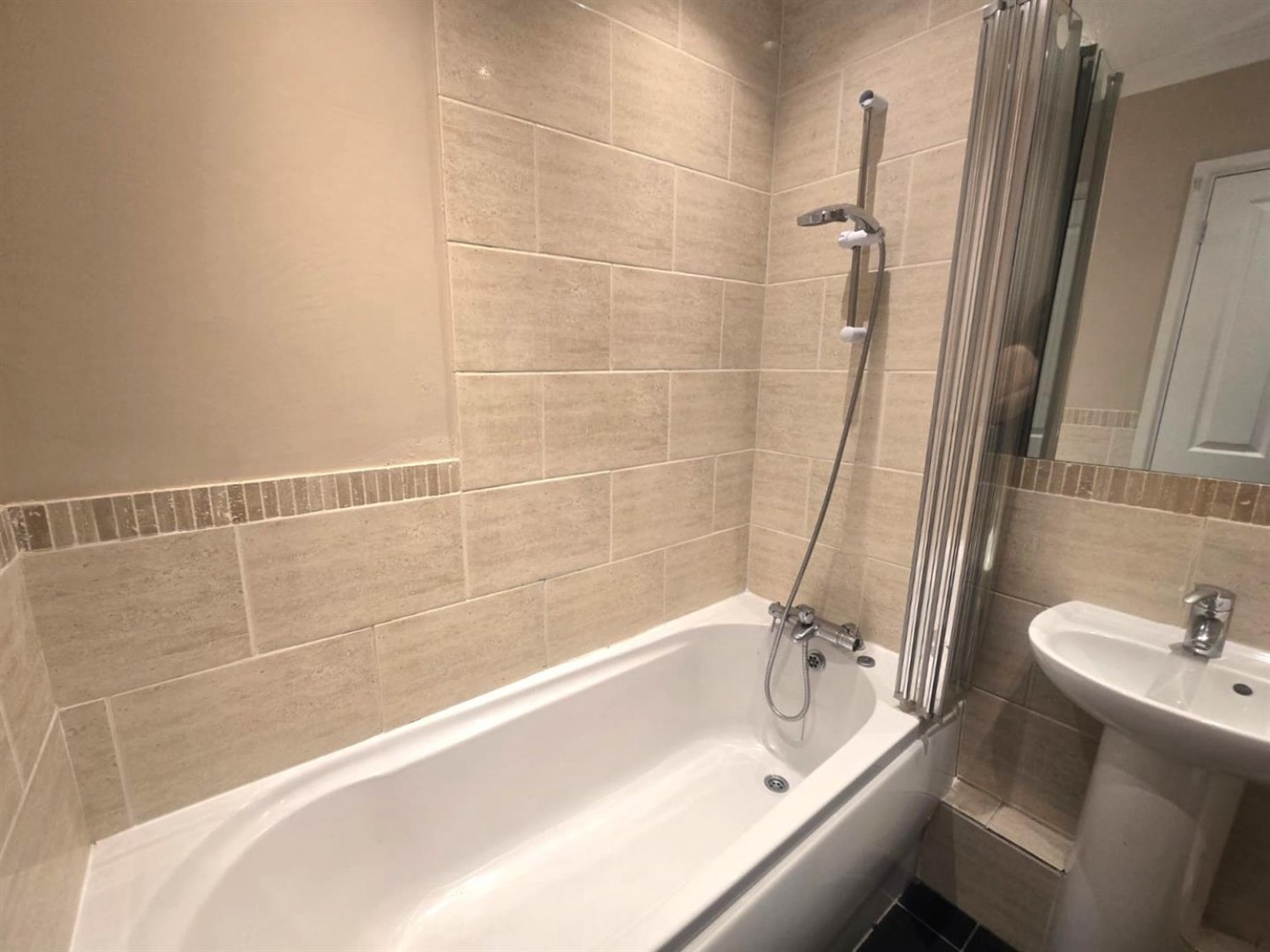 1 bedroom Flat for Letting Camp Road, Farnborough