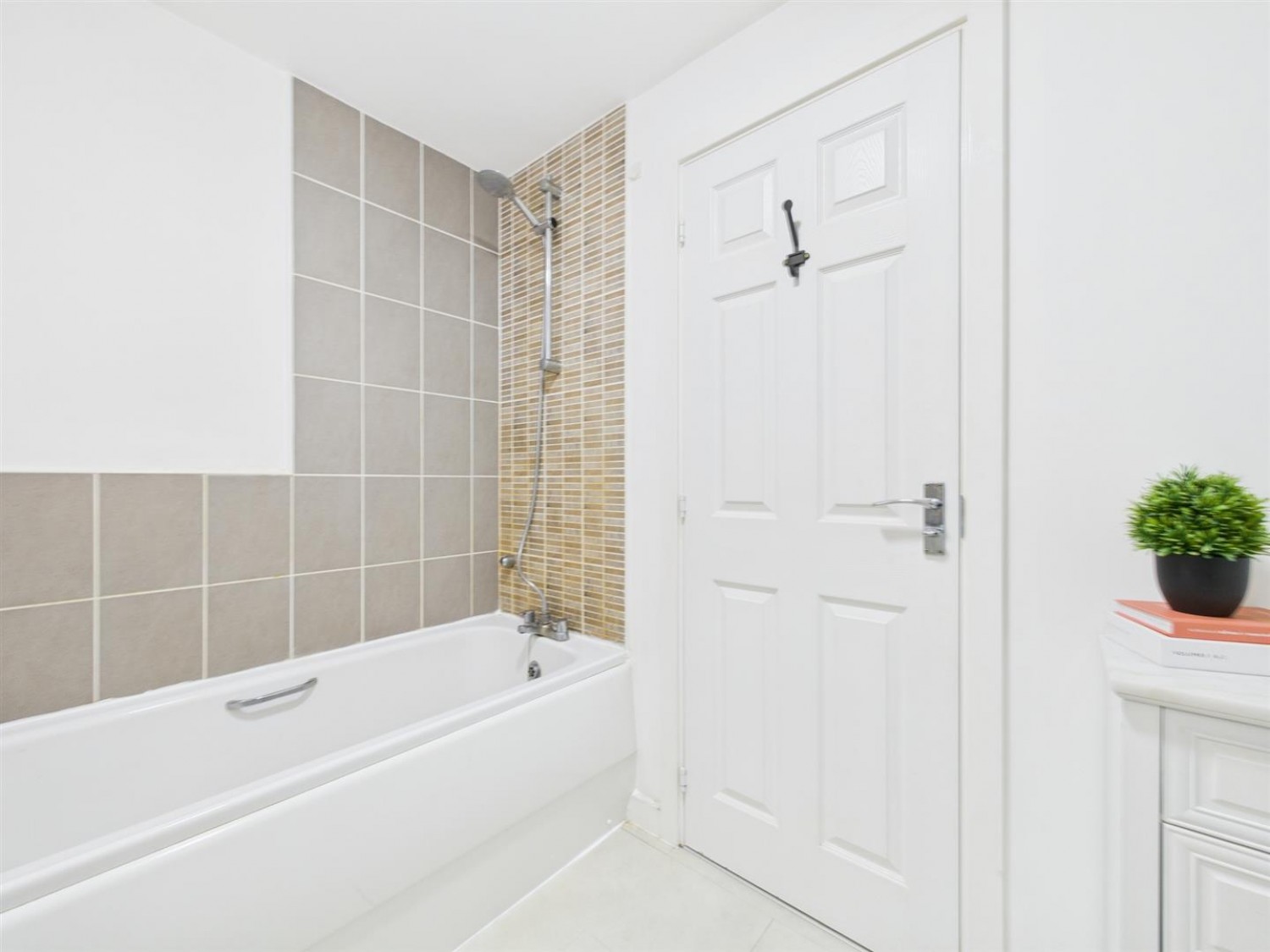 Furnace Close, North Hykeham, Lincoln