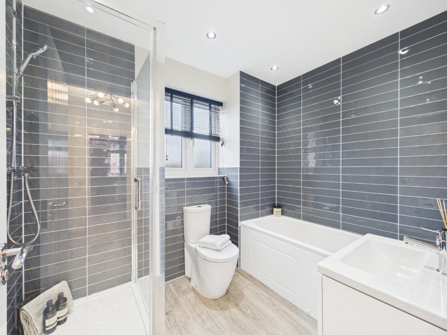 Home 150 - Swan Grange, Witham St. Hughs, LN6 9US