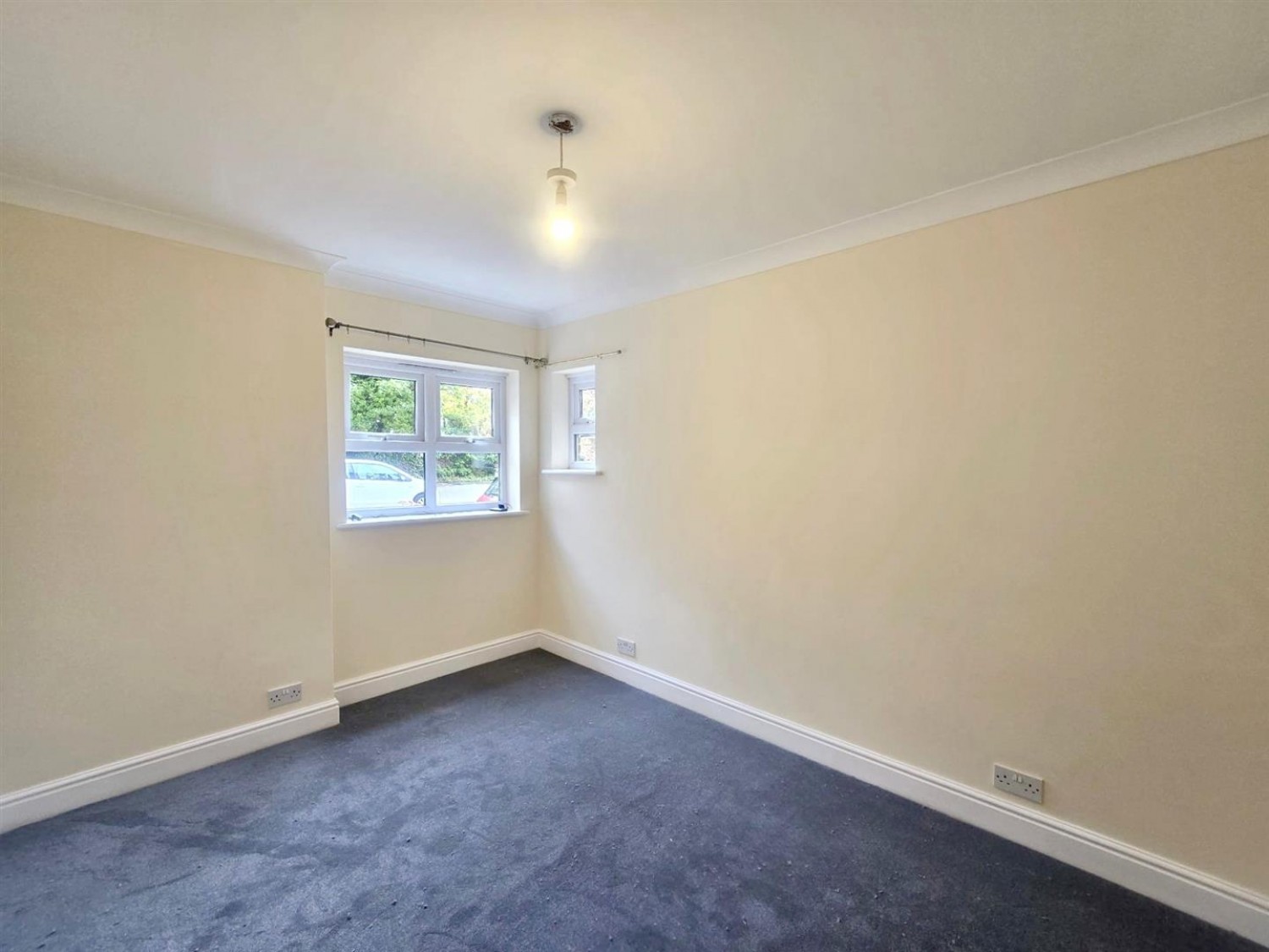 Burleigh Gardens, Woking