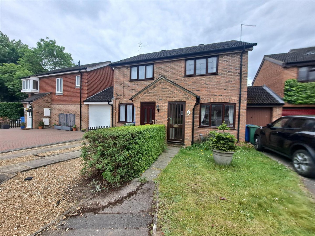 Grenadiers Way, Farnborough