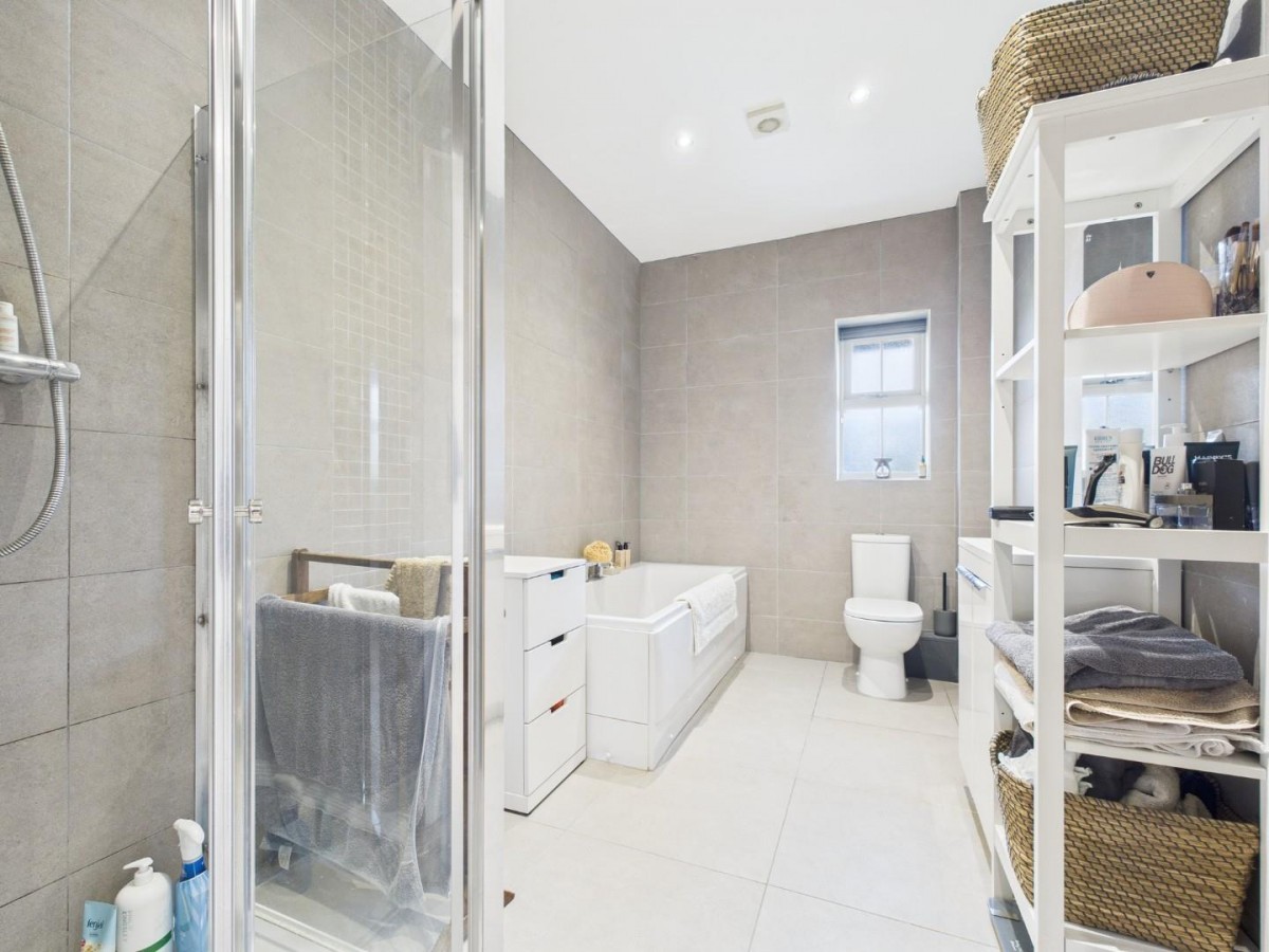 Fledgling Close, Eagle, Lincoln