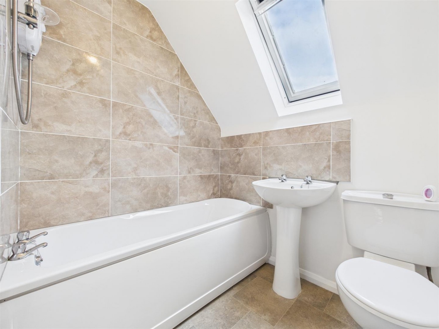 2 bedroom Bungalow for Sale Holmes Field, Bassingham, Lincoln