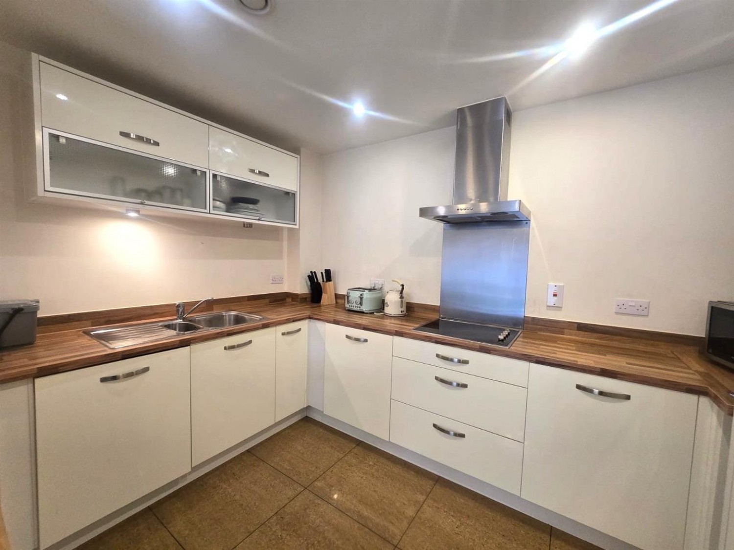 2 bedroom Flat for Letting Comet House, Wallis Square