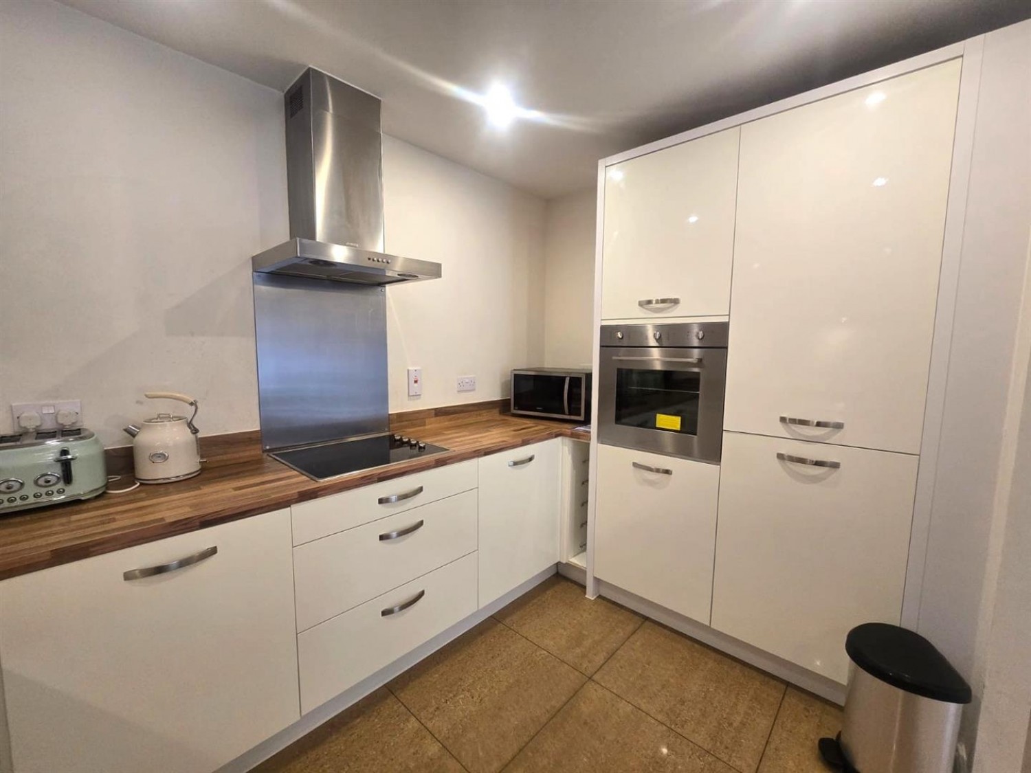 2 bedroom Flat for Letting Comet House, Wallis Square