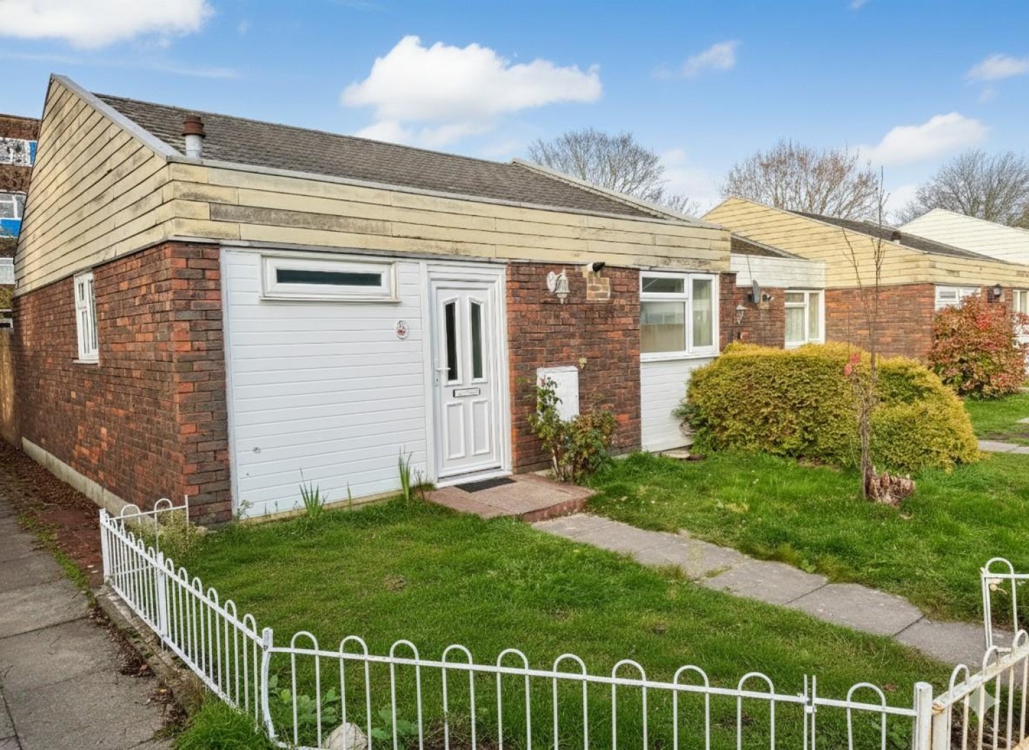 2 bedroom House for Letting Mayfield Road, Farnborough