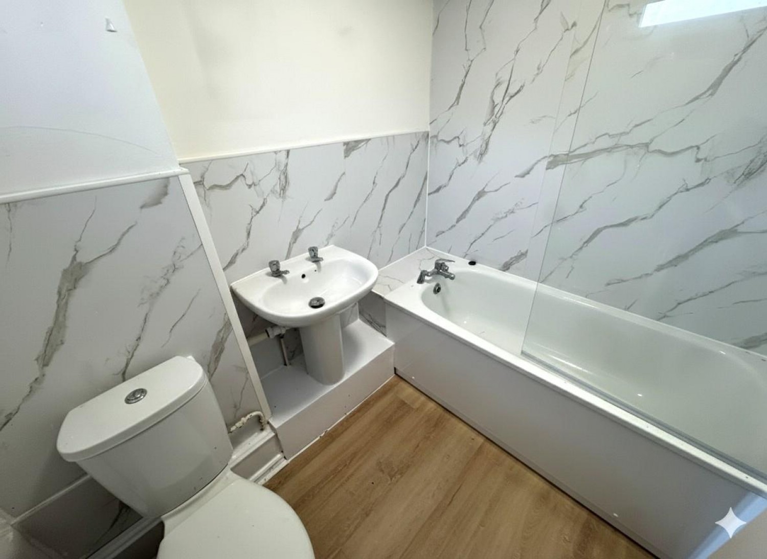 2 bedroom House for Letting Mayfield Road, Farnborough