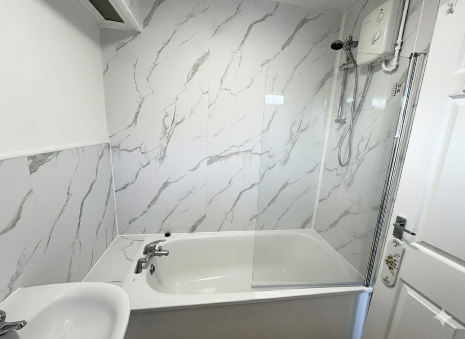 2 bedroom House for Letting Mayfield Road, Farnborough