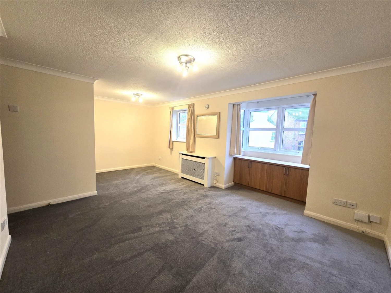 2 bedroom Flat for Letting Phoenix Court, Elms Road