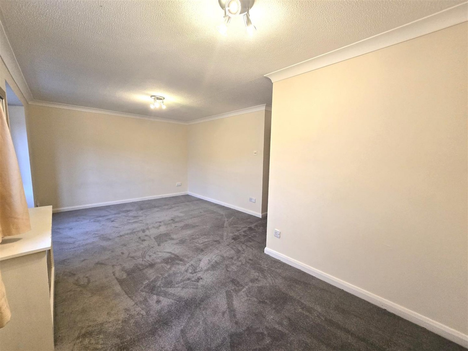 2 bedroom Flat for Letting Phoenix Court, Elms Road