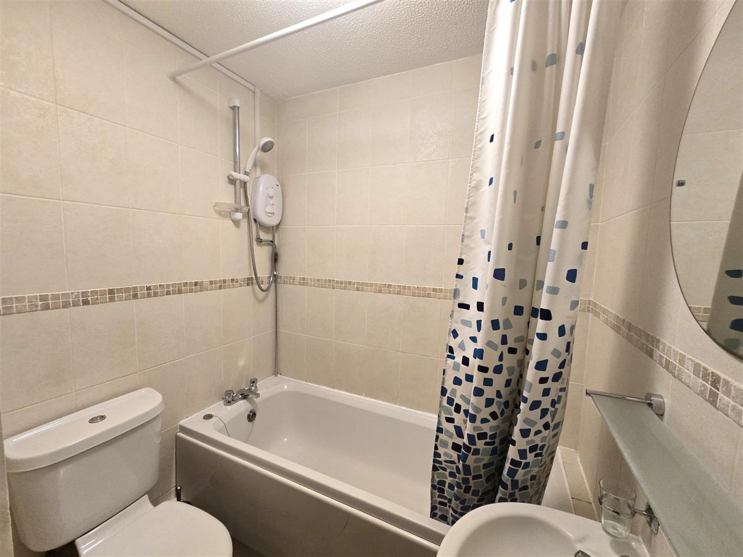2 bedroom Flat for Letting Phoenix Court, Elms Road