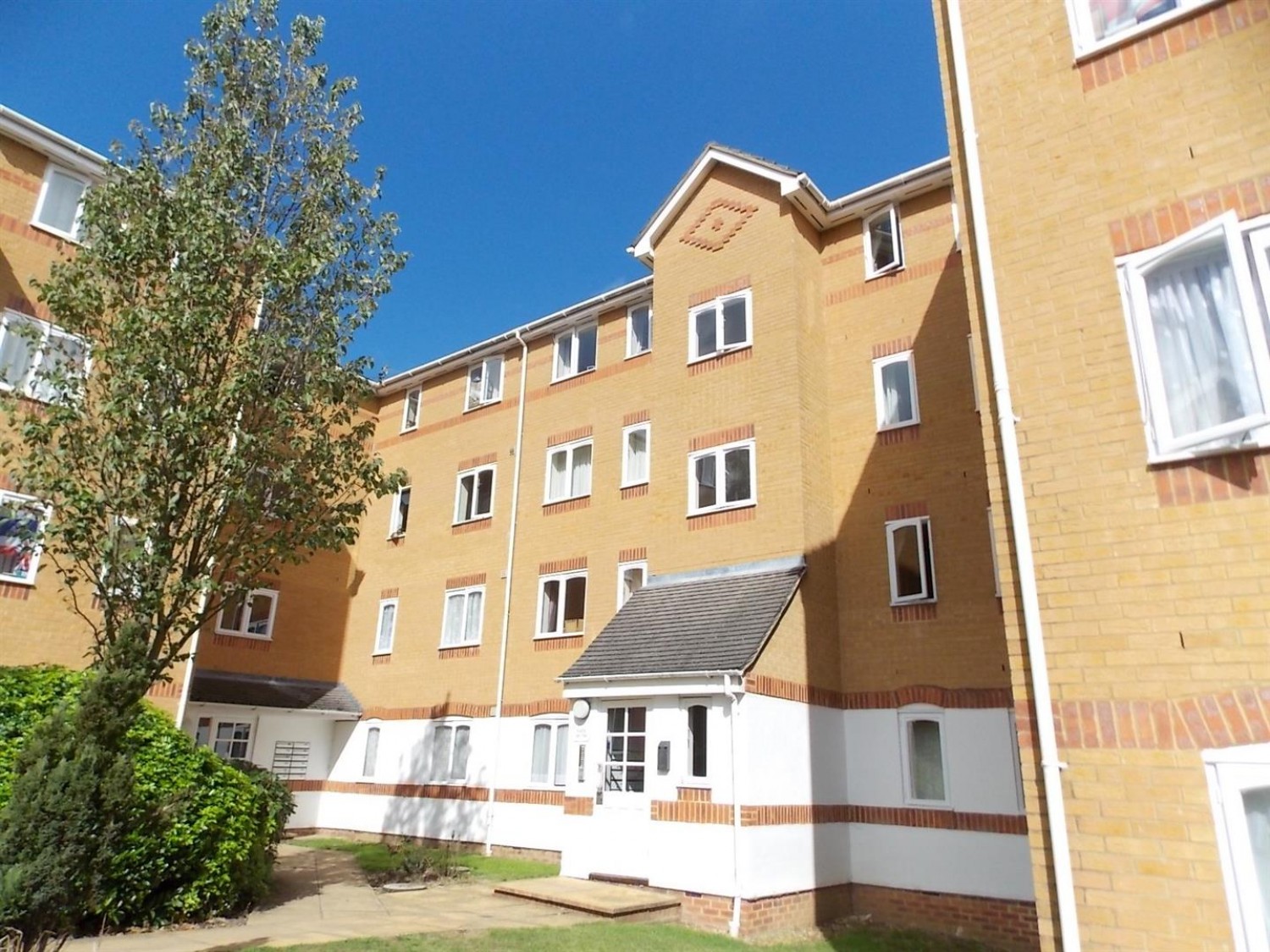 1 bedroom Flat in Ascot Court, Grove Road, Aldershot