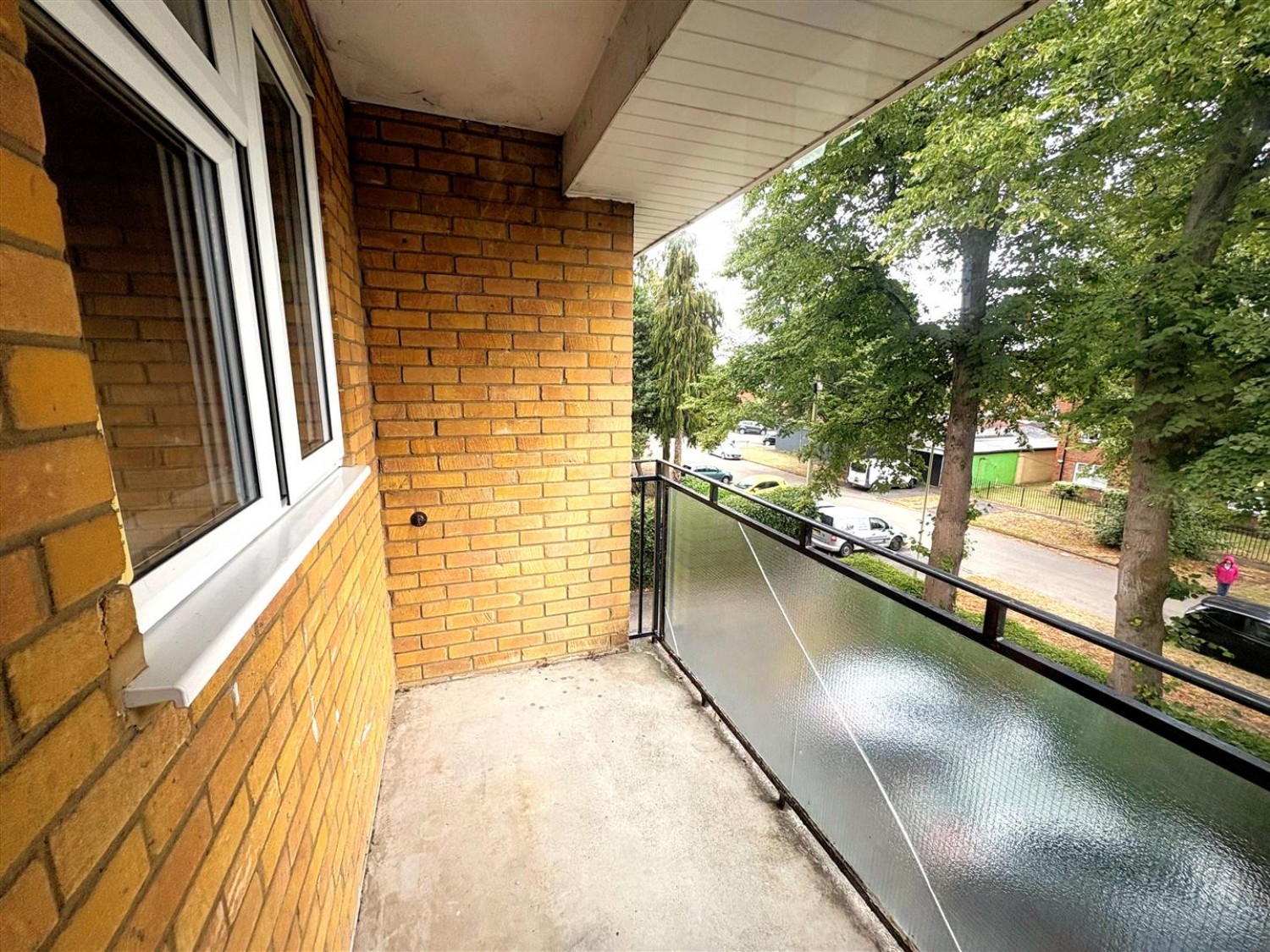 2 bedroom Flat for Sale Cambridge Road West, Farnborough