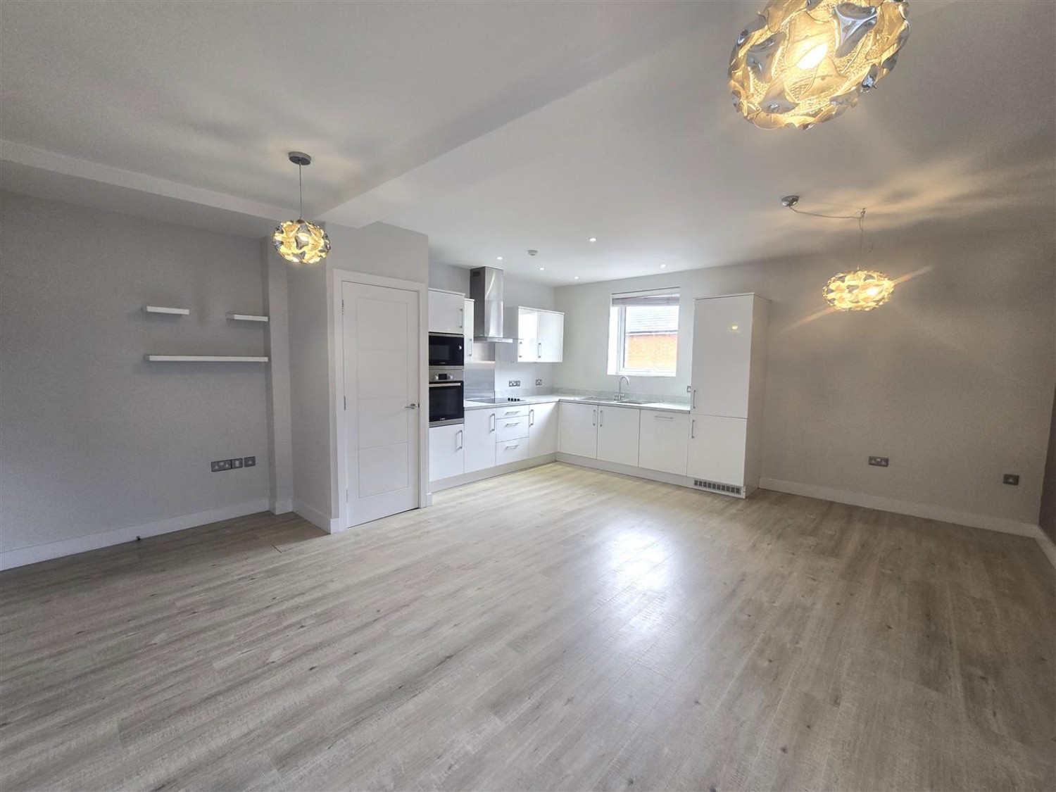 2 bedroom Flat for Letting Birchett Road, Aldershot