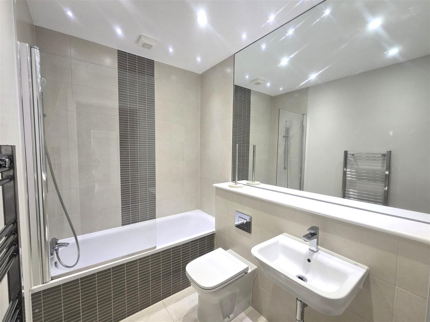 2 bedroom Flat for Letting Birchett Road, Aldershot