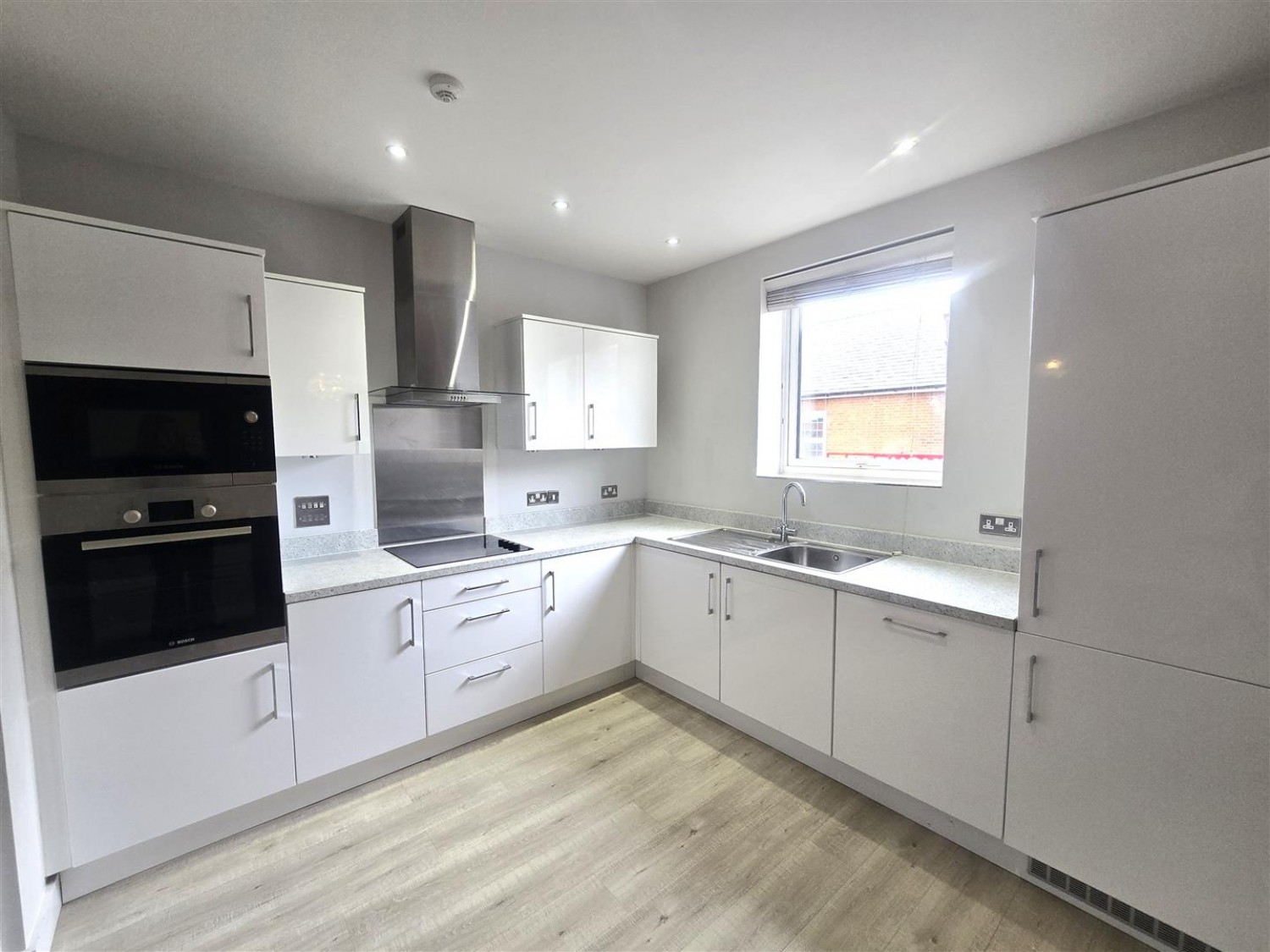 2 bedroom Flat for Letting Birchett Road, Aldershot