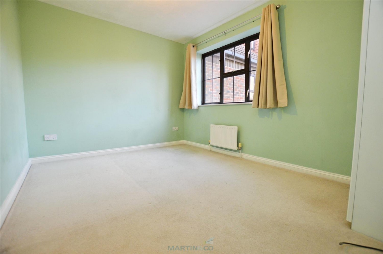 3 bedroom House in Hathaway Court, Esplanade, Rochester