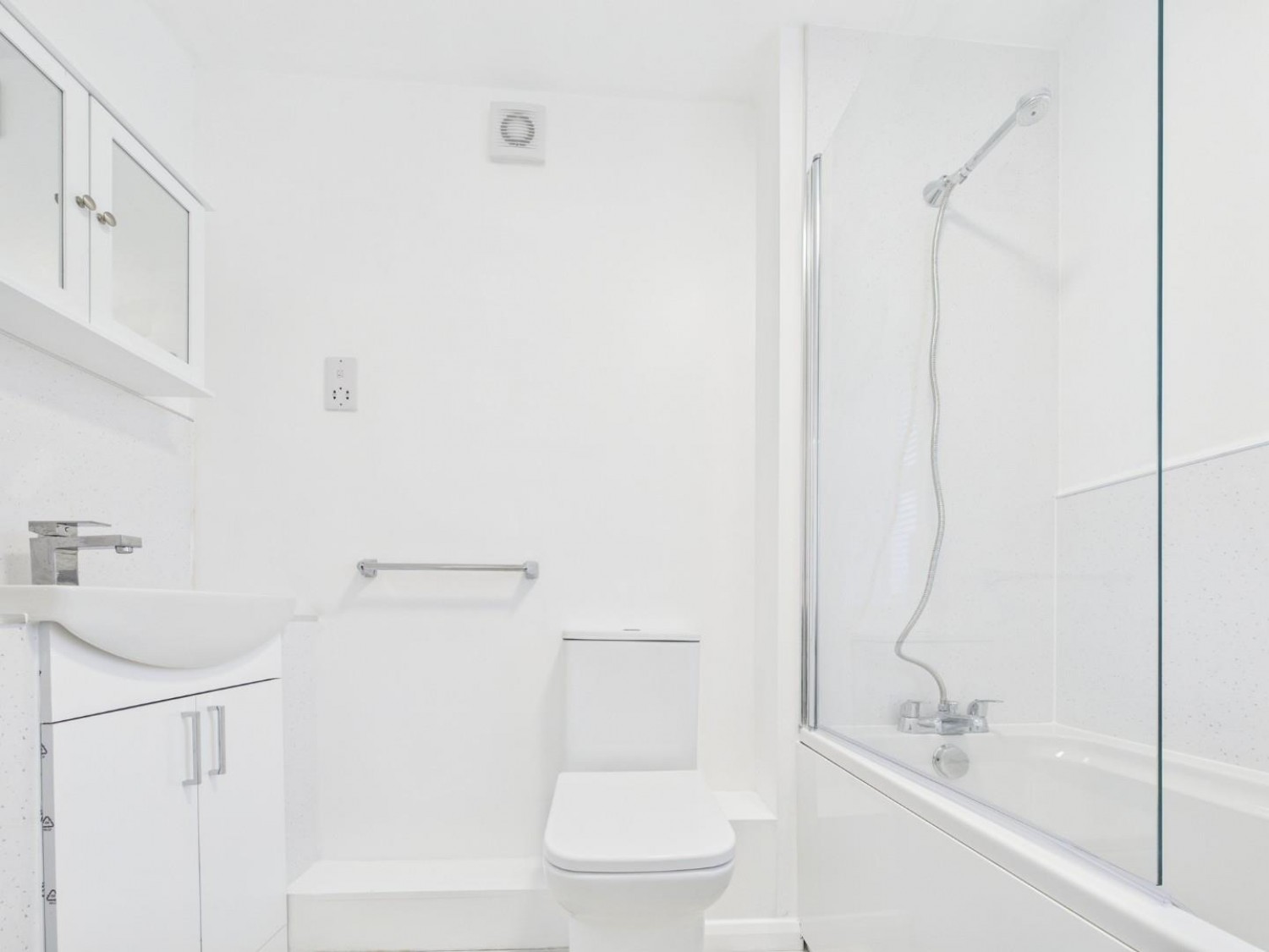 3 bedroom House in King Drive, Bracebridge Heath, Lincoln