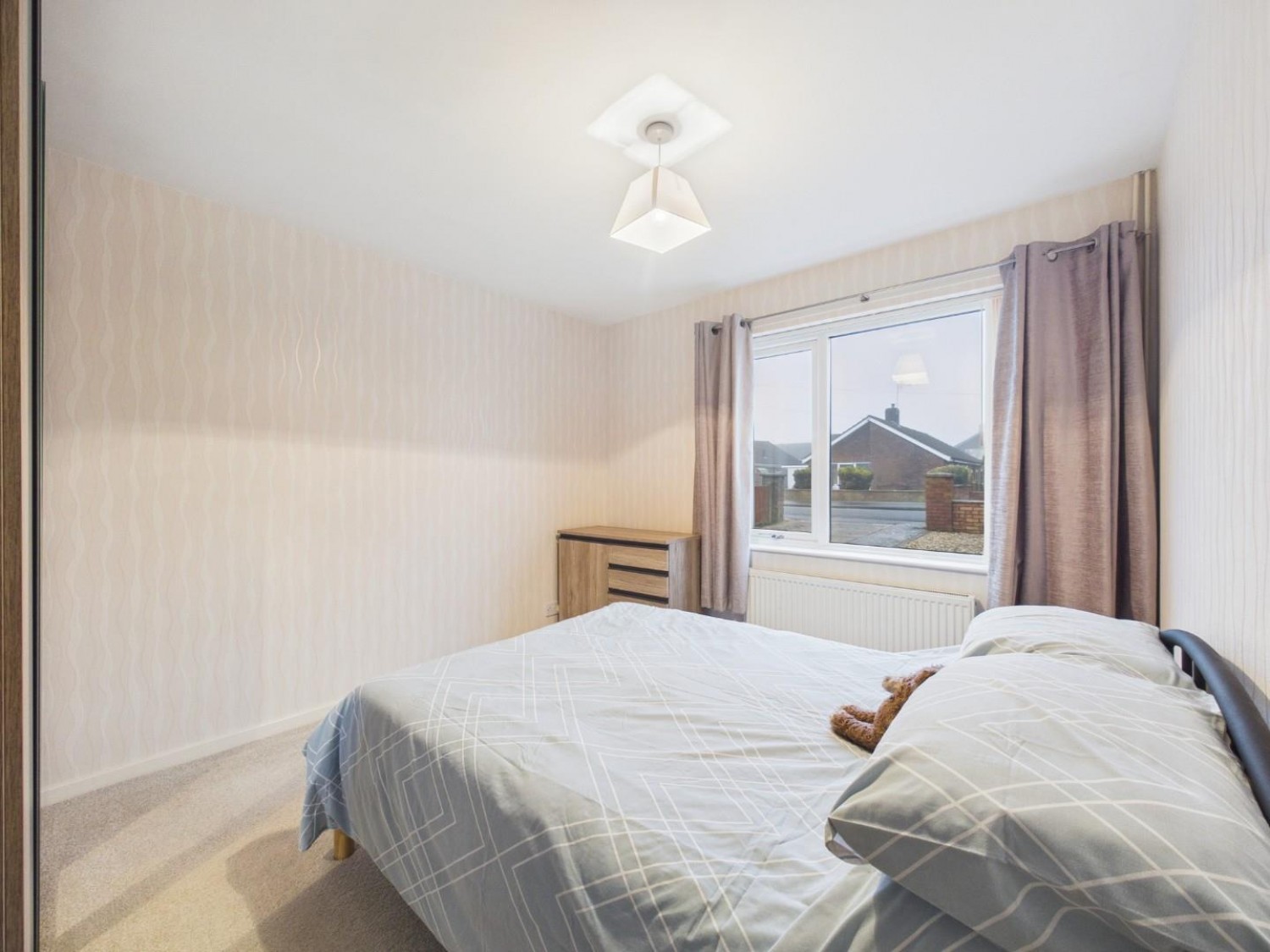 3 bedroom Bungalow in Vauxhall Road, Bracebridge Heath, Lincoln