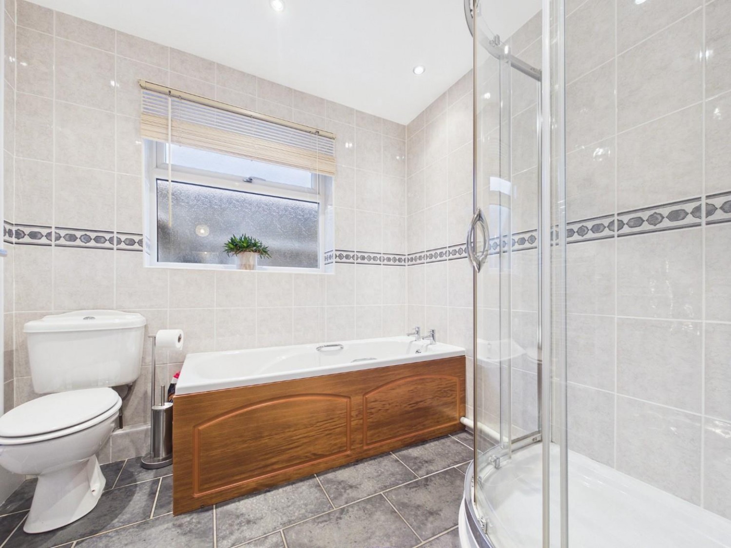 3 bedroom Bungalow in Vauxhall Road, Bracebridge Heath, Lincoln