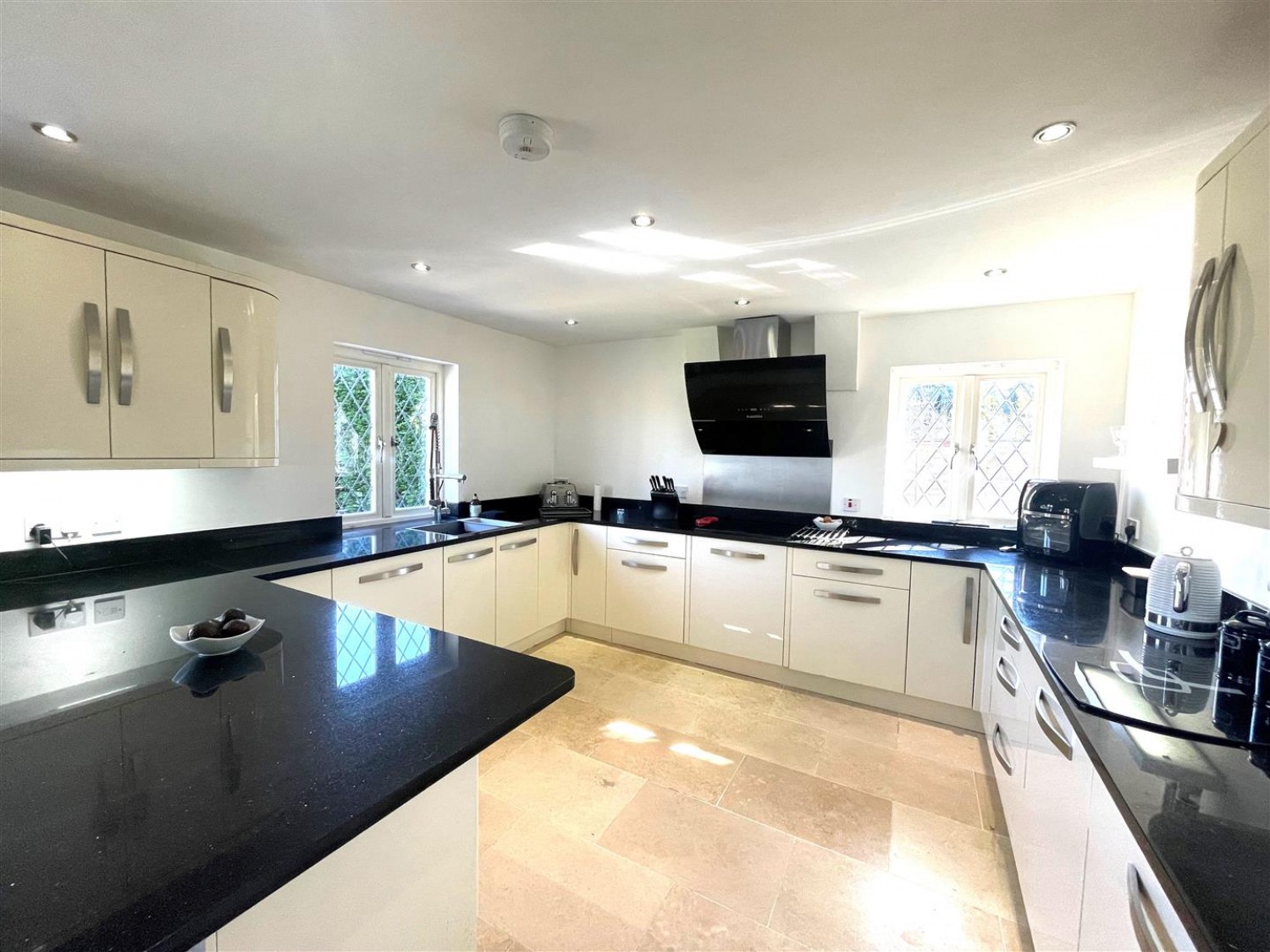 4 bedroom House for Letting Farnborough Road, Farnham