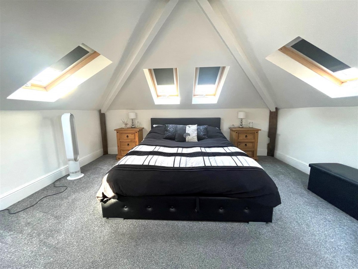 Farnborough Road, Farnham