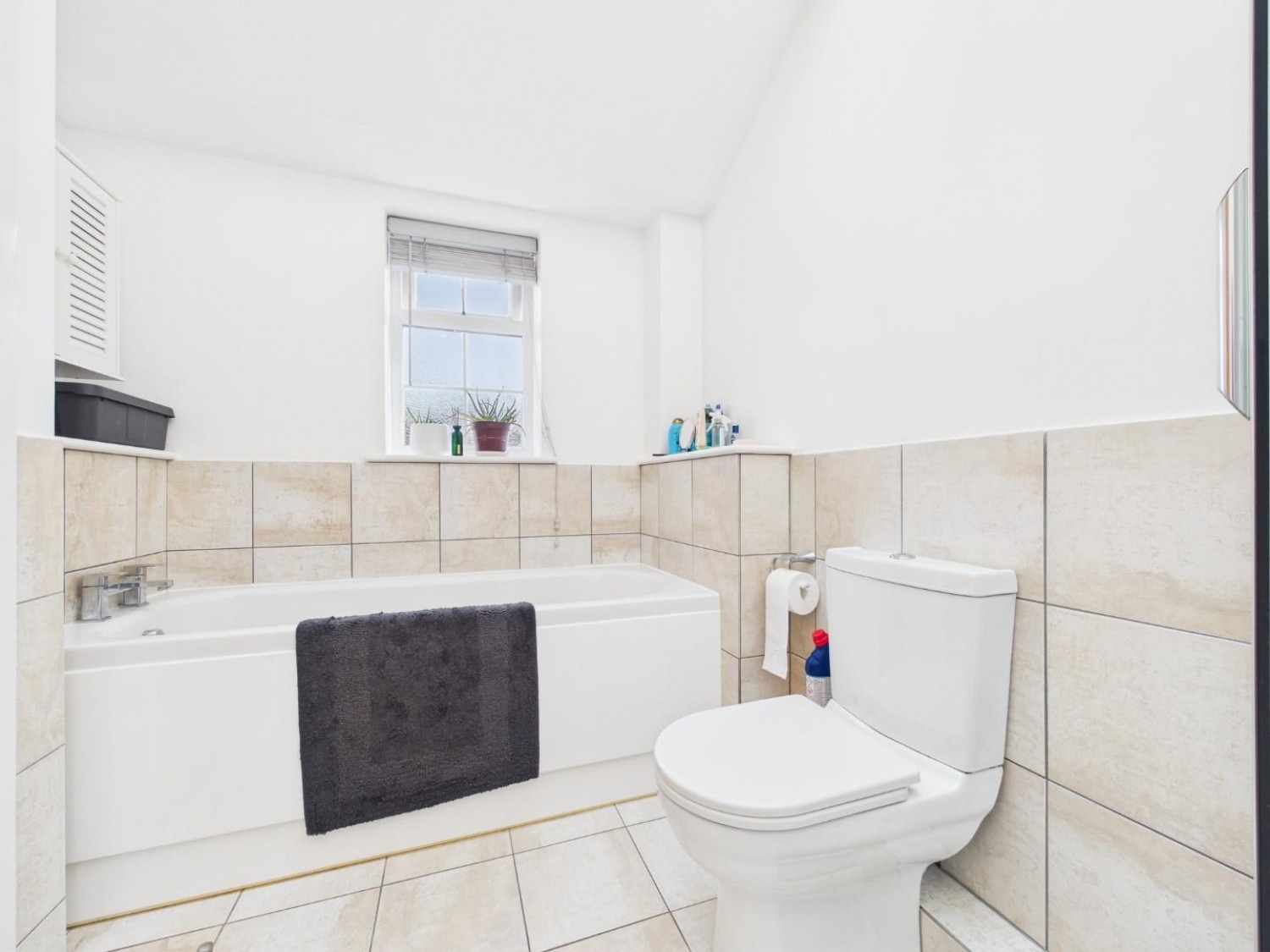 2 bedroom Bungalow for Sale Lincoln Lane, Thorpe-on-the-Hill, Lincoln