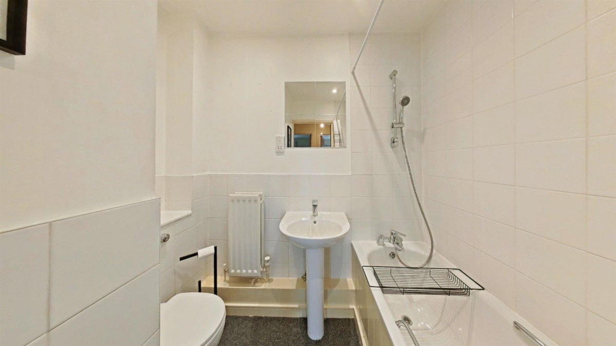 Sandpiper Close, Waterstone Park