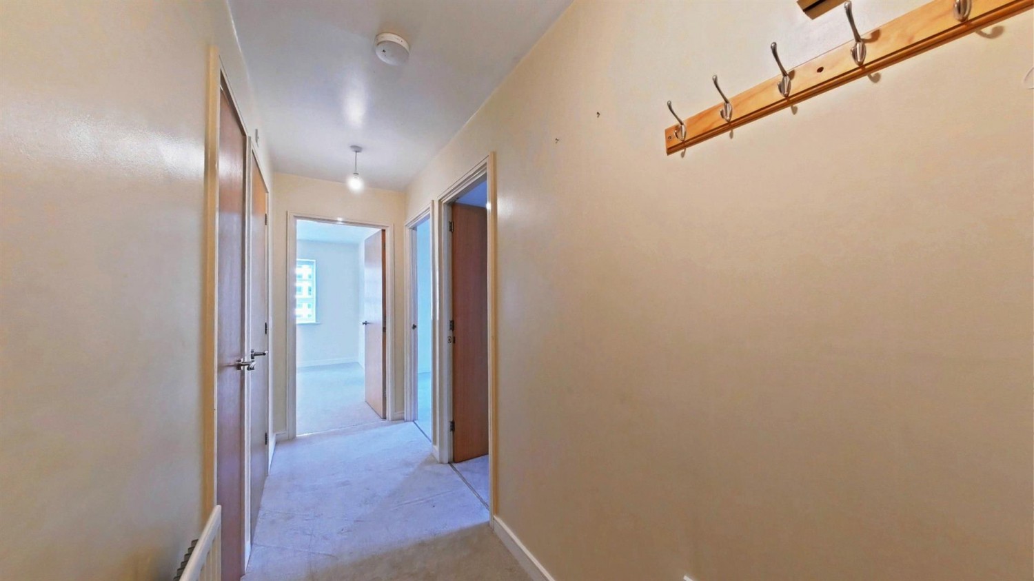 2 bedroom Flat for Sale Sandpiper Close, Waterstone Park