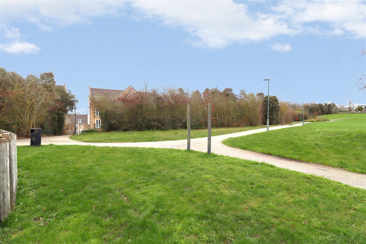 Sandpiper Close, Waterstone Park