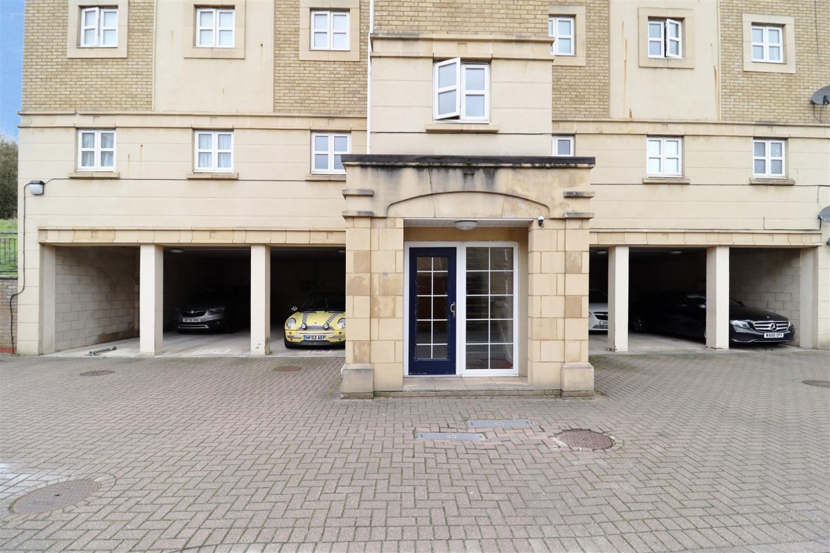 Sandpiper Close, Waterstone Park