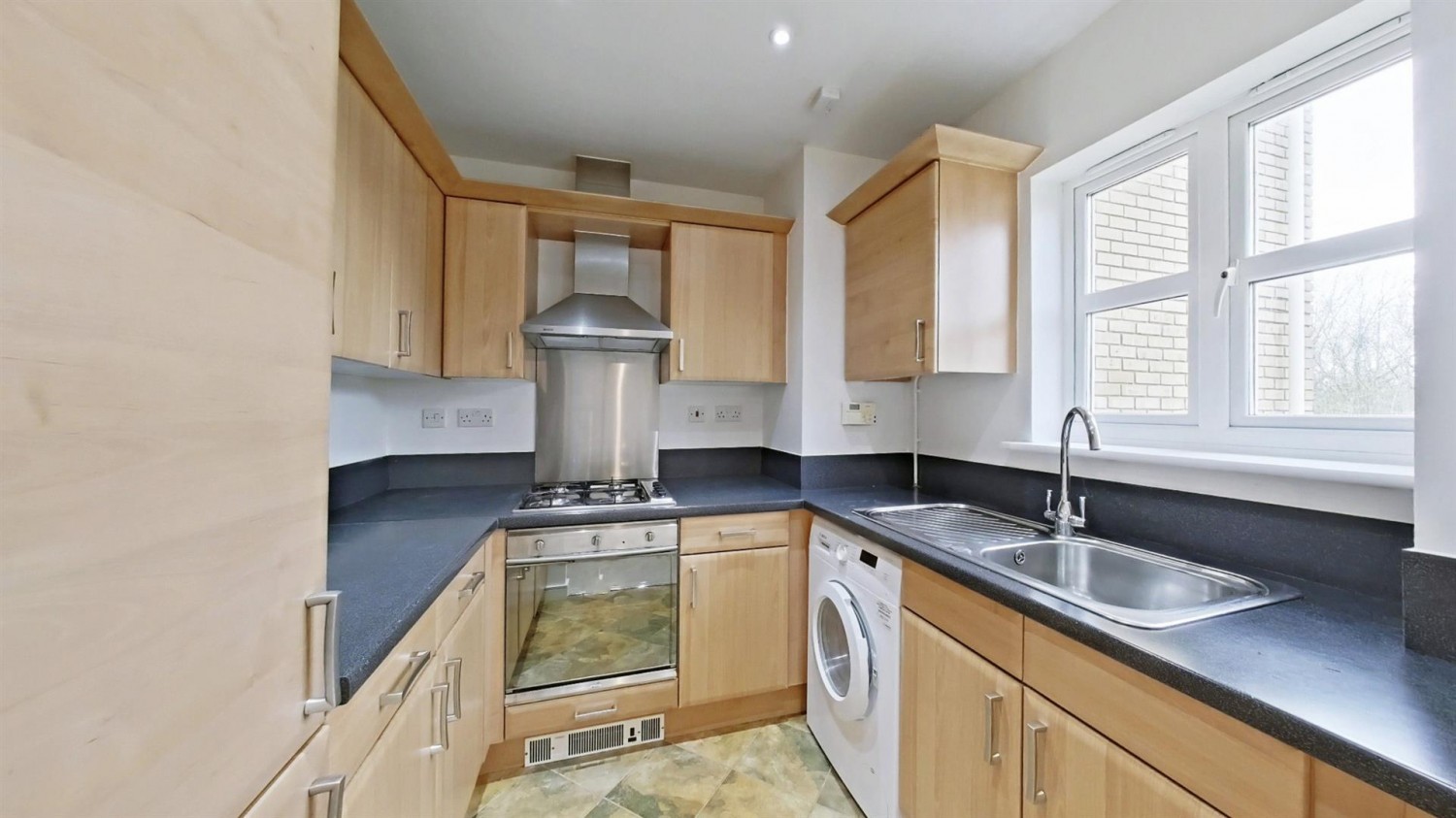 2 bedroom Flat for Sale Sandpiper Close, Waterstone Park