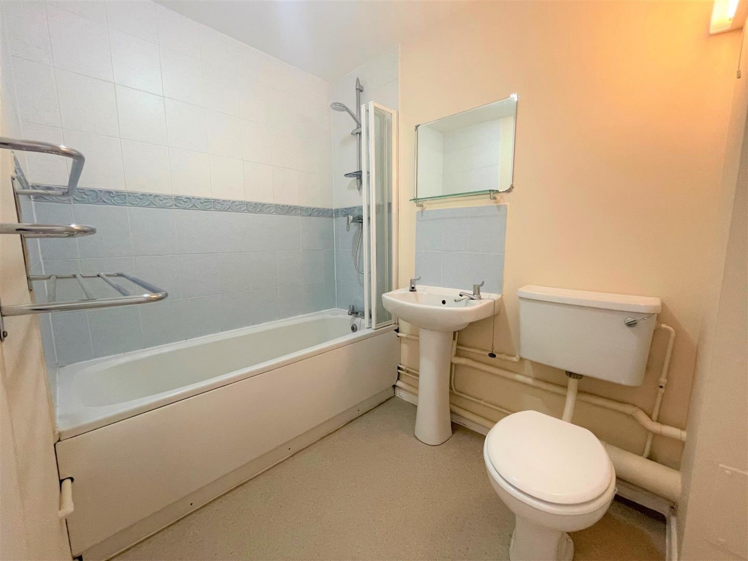 2 bedroom Flat for Letting Ascot Court