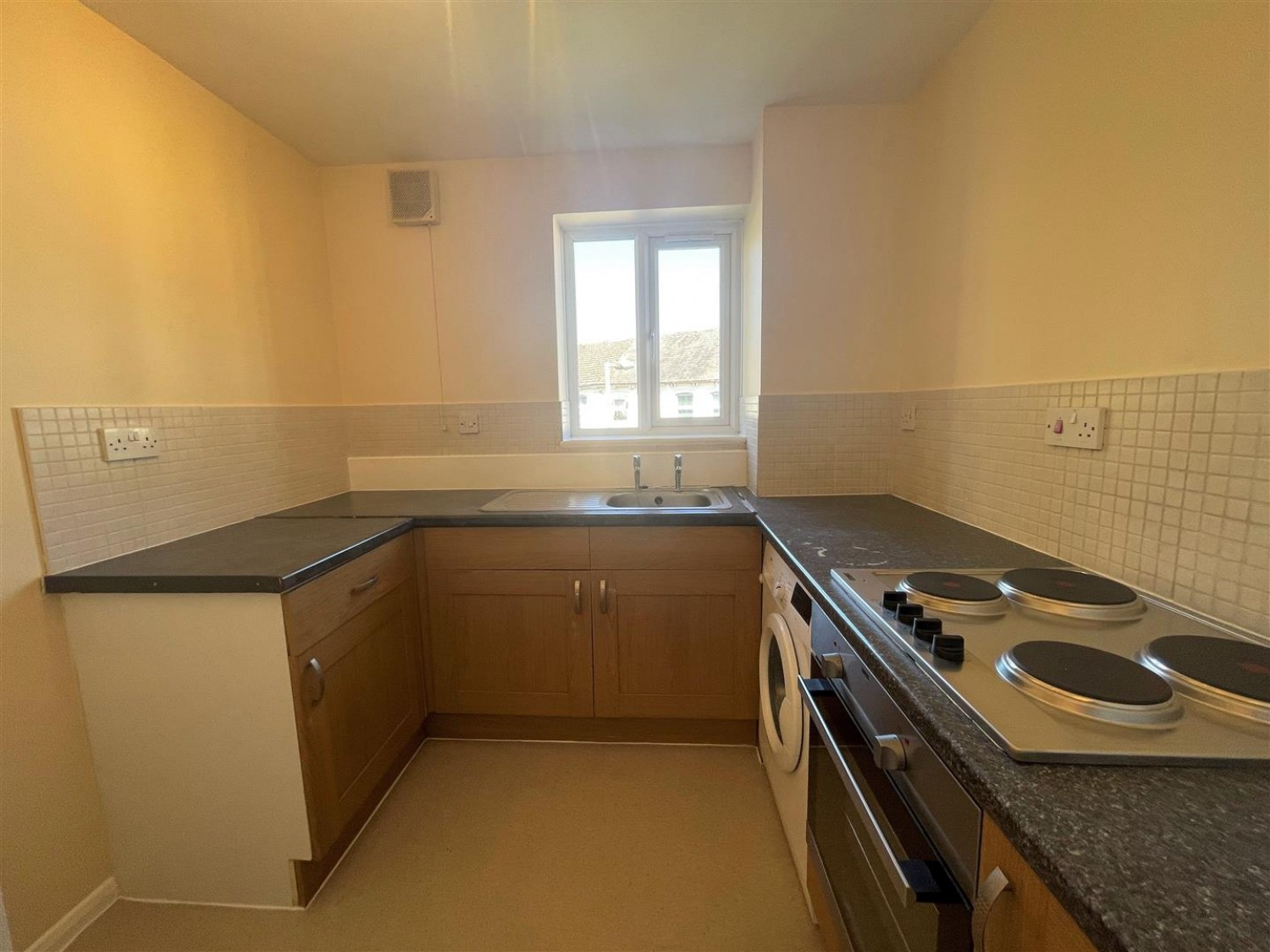 2 bedroom Flat for Letting Ascot Court