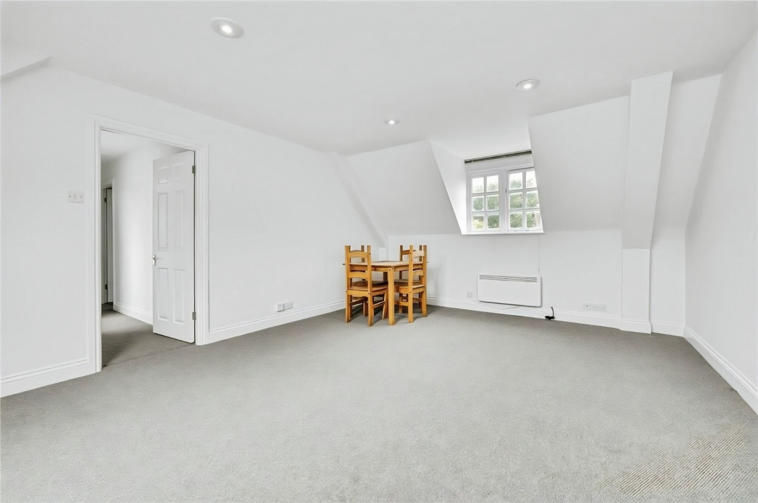 2 bedroom Flat for Sale West Street, Farnham