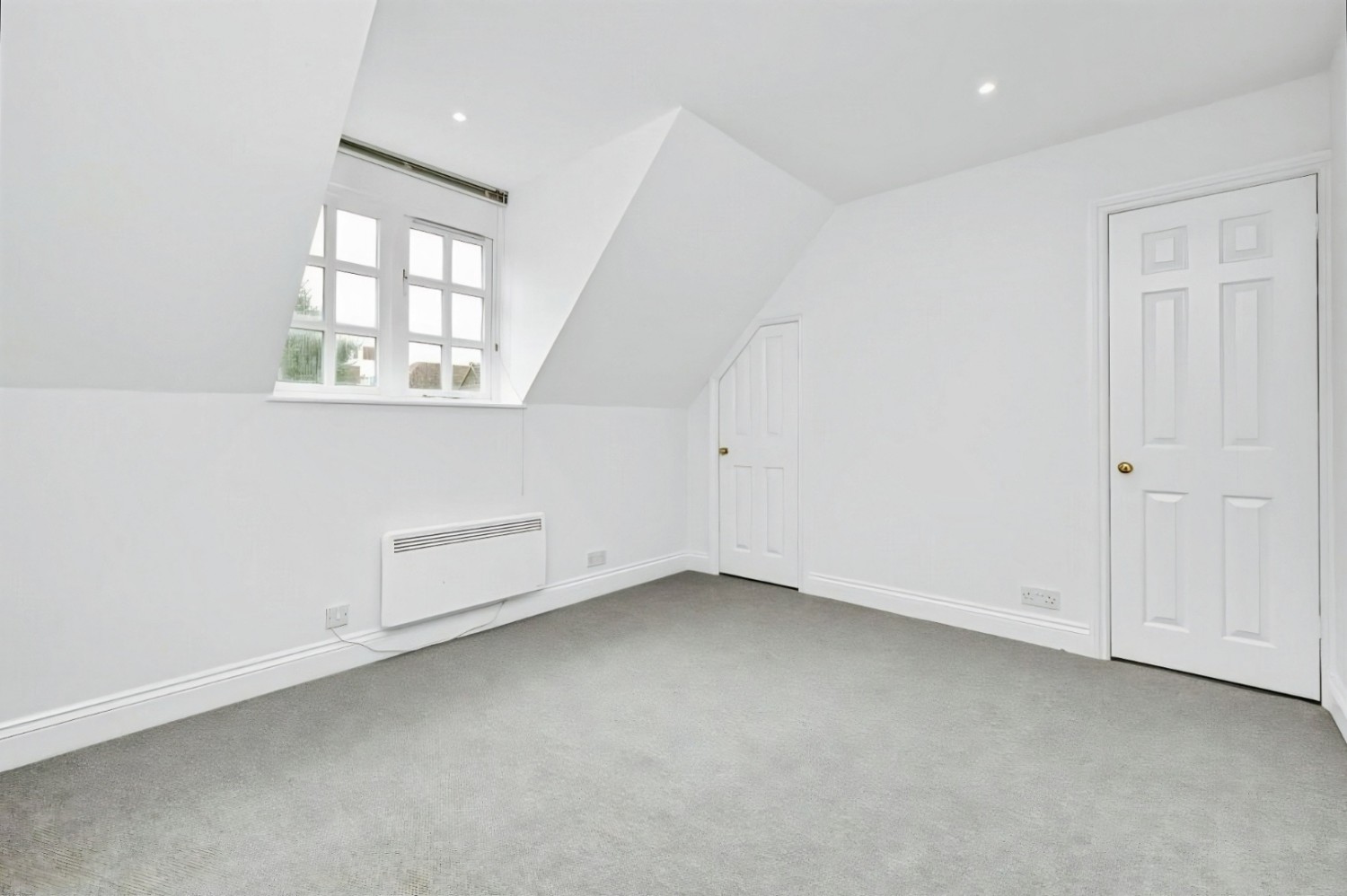 2 bedroom Flat for Sale West Street, Farnham
