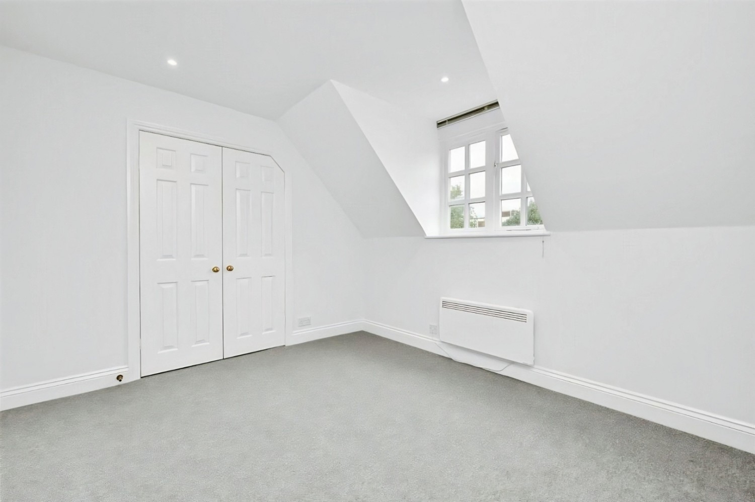 2 bedroom Flat for Sale West Street, Farnham