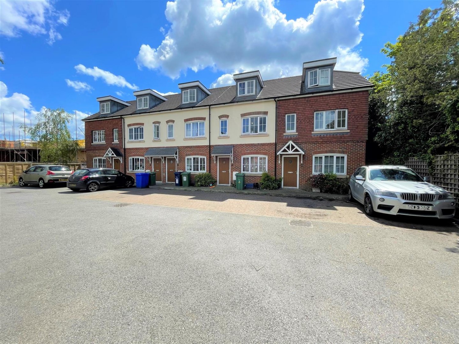 4 bedroom House for Sale Kensington Place, Victoria Road, Farnborough